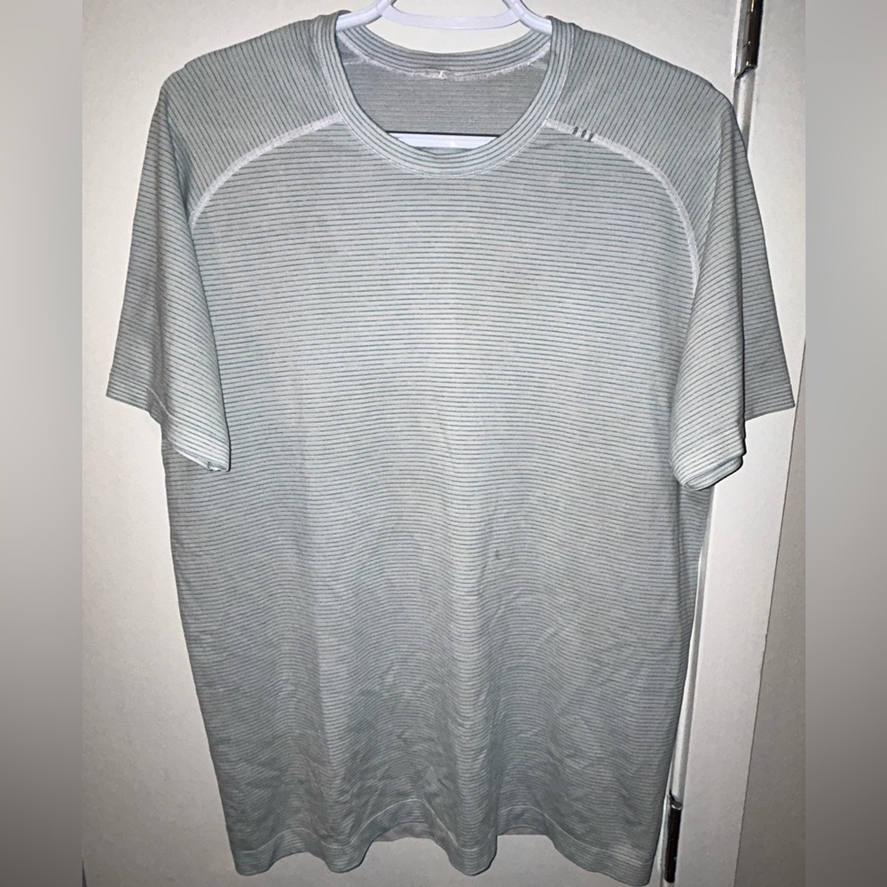Lululemon Metal Vent Men’s Large T-Shirt White with Blue & Green Stripes